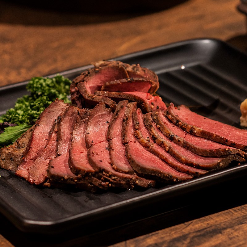十勝豊西牛の熟成黒にんにくローストビーフ